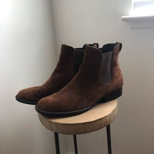 Born brown suede chelsea boots